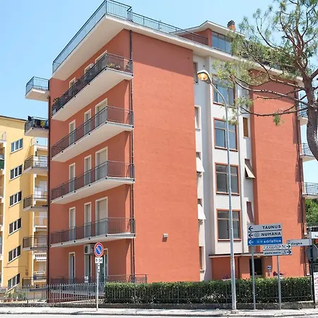 M161 - Marcelli, Spazioso Quadrilocale A Due Passi Dal Mare *